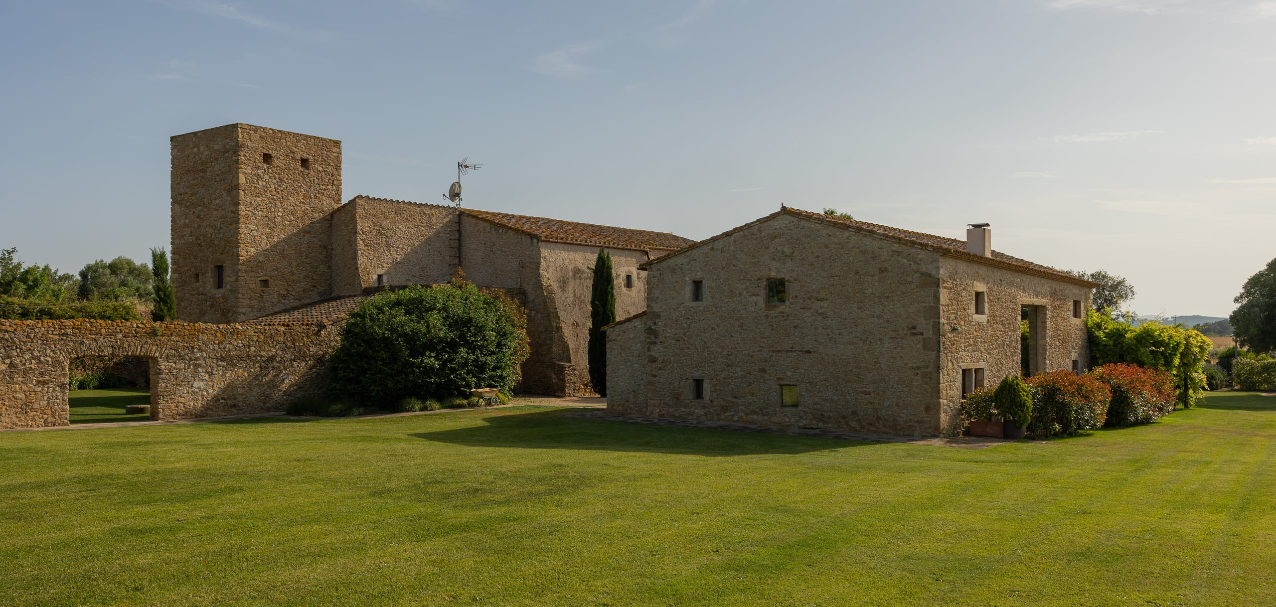 Fotografia de l'exterior d'en Mas Jofre.